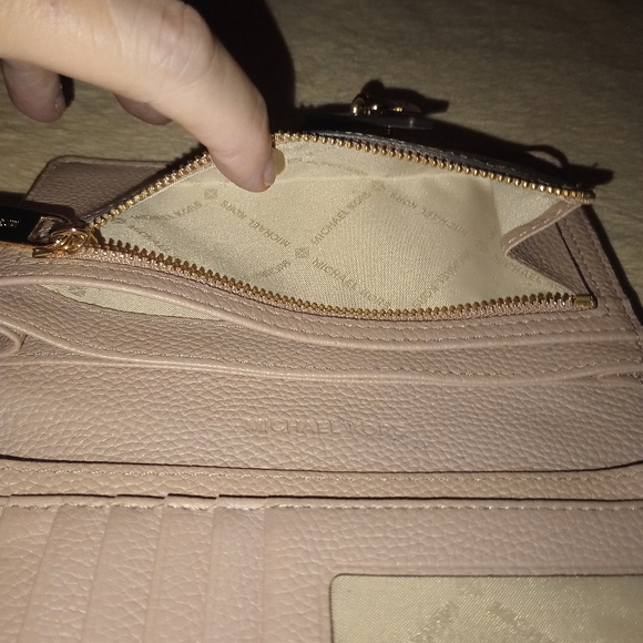 Michael kors Veronica Medium Saffiano Leather Dome Satchel with Matching Wallet - Picture 14 of 16